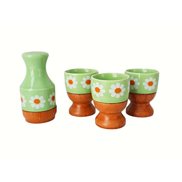 Vintage Daisy 3 Egg Cups With Salt Shaker Retro Eggcups Flower Power - Picture 1 of 6